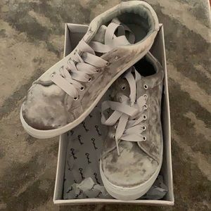 Qupid velvet sneaker